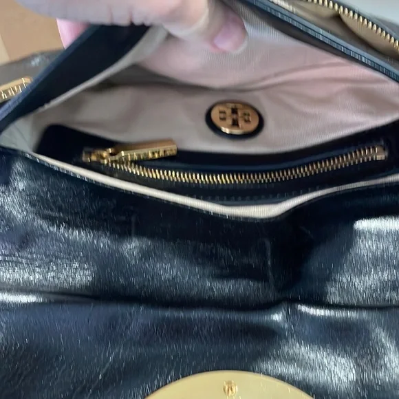 🛍🛍HOST PICK🛍🛍Stunning Tory Burch Crossbody leather bag - Picture 9 of 12